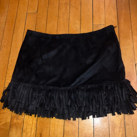 frilly mini skirt - Picture 1 of 6